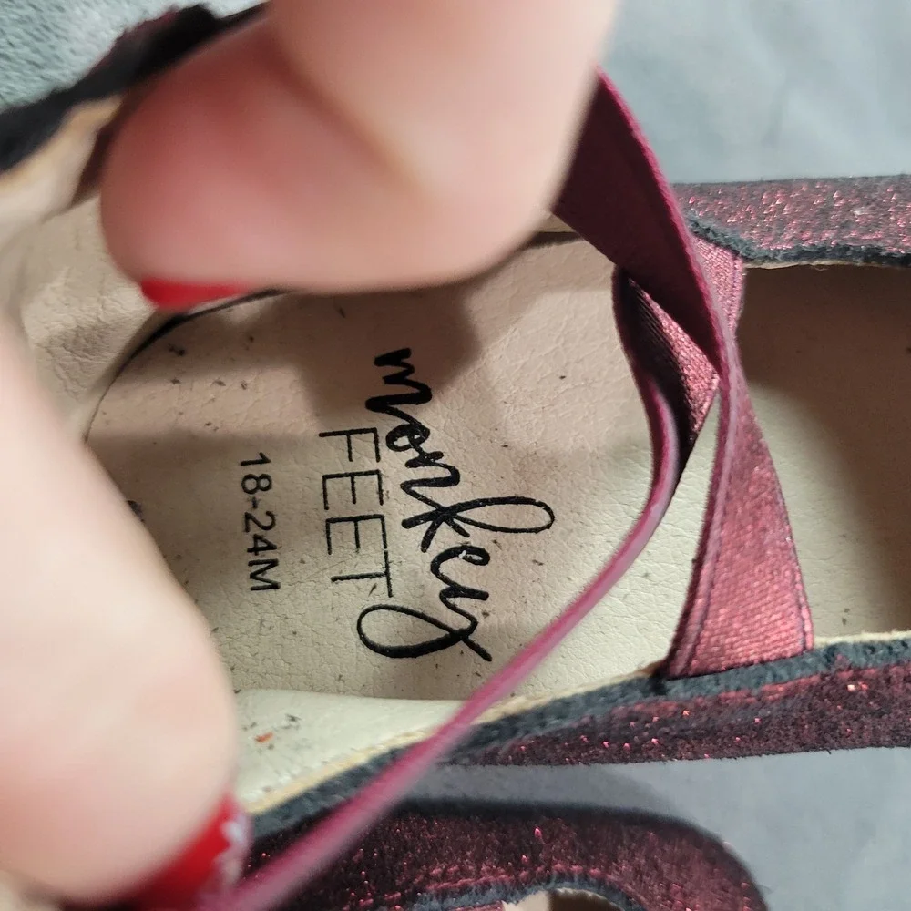 Monkey Feet sparkling red